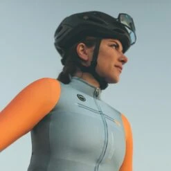 Maillot Manche Longue Gobik Cobble Nectarine Femme -GOBIK Soldes maillot cobble nectarine mujer sparrow cold season 22 gobik 5 700x 700x700 1