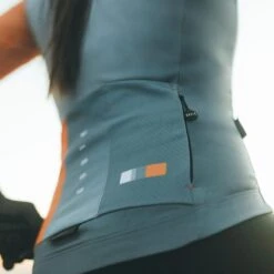 Maillot Manche Longue Gobik Cobble Nectarine Femme -GOBIK Soldes maillot cobble nectarine mujer sparrow cold season 22 gobik 6 700x 700x700 5