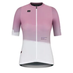 Maillot Manche Courte Gobik Attitude 2.0 Glycine Femme 2023 -GOBIK Soldes maillot mujer mc attitude2.0 wisteria caps dye gobik 1 700x700 2
