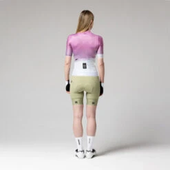 Maillot Manche Courte Gobik Attitude 2.0 Glycine Femme 2023 -GOBIK Soldes maillot mujer mc attitude2.0 wisteria caps dye gobik 5 700x700 1