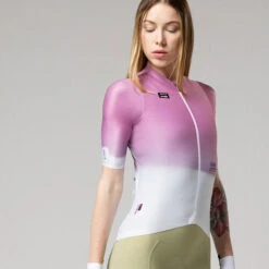 Maillot Manche Courte Gobik Attitude 2.0 Glycine Femme 2023 -GOBIK Soldes maillot mujer mc attitude2.0 wisteria caps dye gobik 7 700x700 2