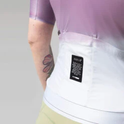 Maillot Manche Courte Gobik Attitude 2.0 Glycine Femme 2023 -GOBIK Soldes maillot mujer mc attitude2.0 wisteria caps dye gobik 9 700x700 1