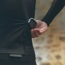 Maillot Gobik Manche Longue Pacer Solid Jet Black Homme 2023 34 Maillot Gobik Manche Longue Pacer Solid Jet Black Homme 2023 -GOBIK Soldes maillot pacer unisex solid jet black cold season 22 gobik 5 1500x1500 700x700 3